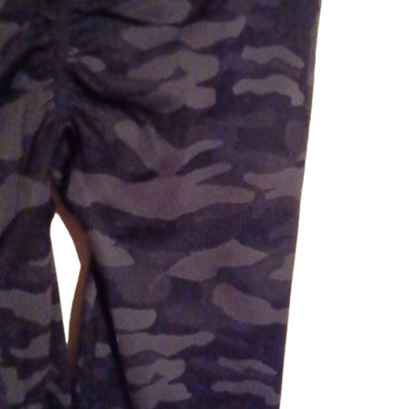 𝅺Pink Active grey/ black camo pants. Size small. Good used condition. - Picture 6 of 11